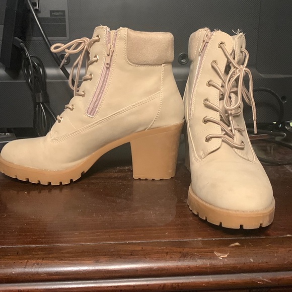 Combat boots - Picture 1 of 3